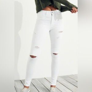 Hollister Ultra High-Rise Mom Jeans – White Vintage Stretch – Size 25 | 1R